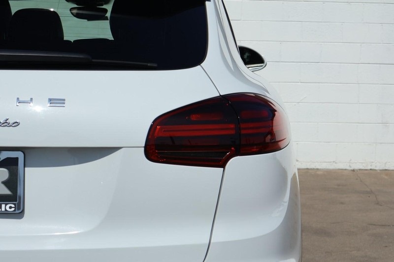 2015 Porsche Cayenne Turbo photo 7