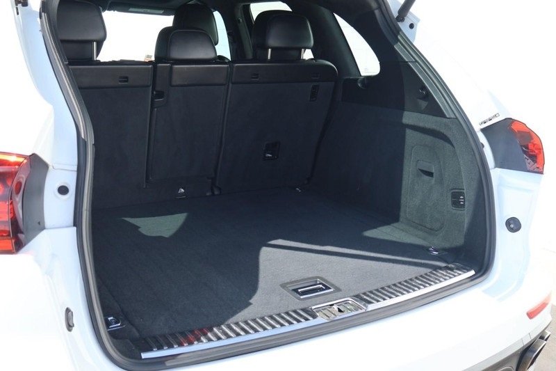 2015 Porsche Cayenne Turbo photo 9