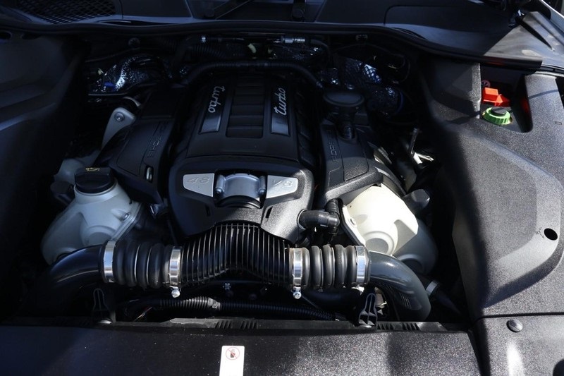 2015 Porsche Cayenne Turbo photo 14