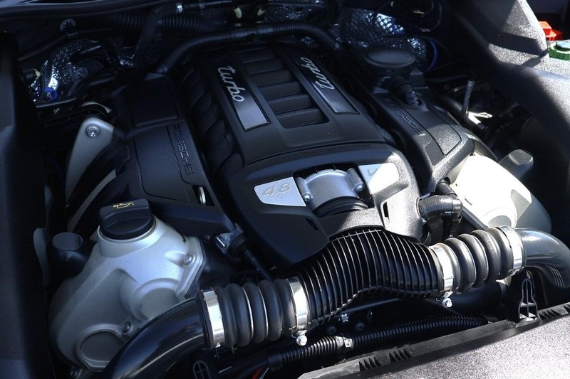 2015 Porsche Cayenne Turbo photo 15