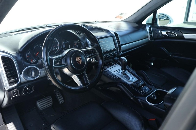 2015 Porsche Cayenne Turbo photo 19
