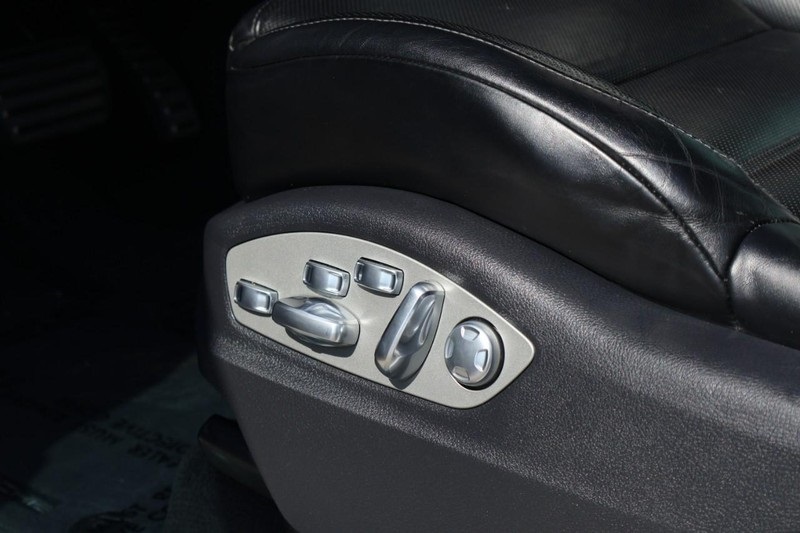 2015 Porsche Cayenne Turbo photo 21