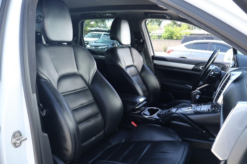 2015 Porsche Cayenne Turbo photo 26