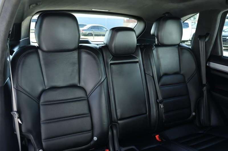 2015 Porsche Cayenne Turbo photo 27