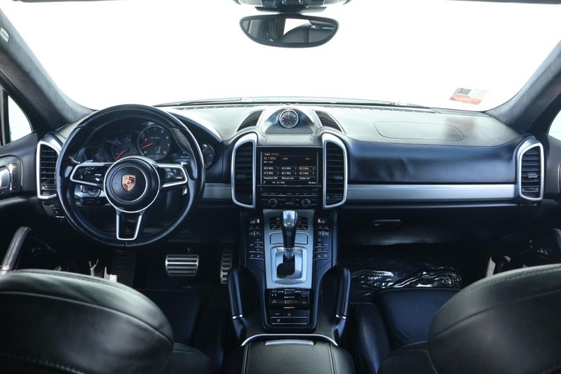 2015 Porsche Cayenne Turbo photo 29