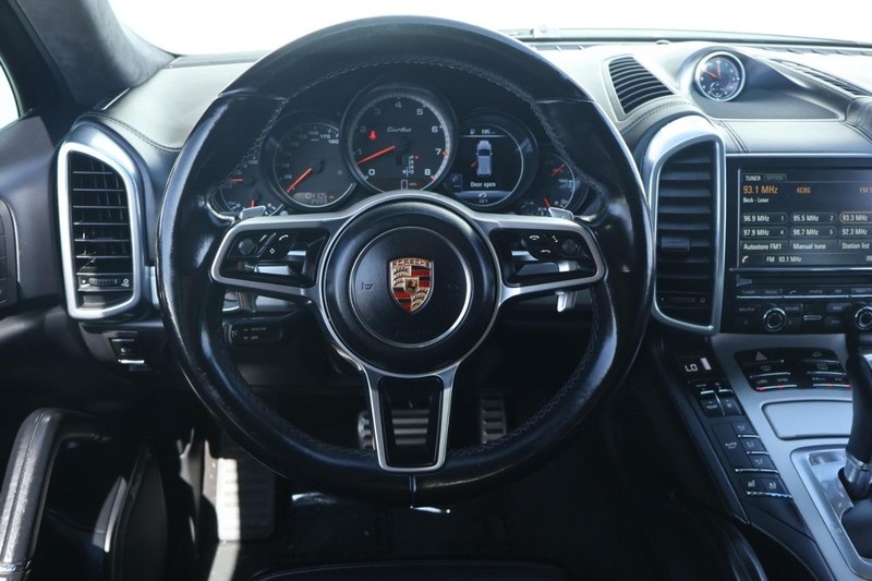 2015 Porsche Cayenne Turbo photo 31