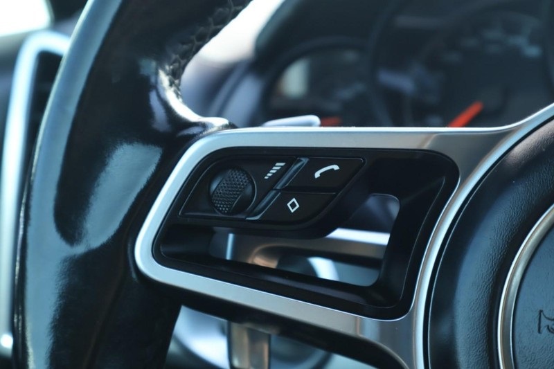 2015 Porsche Cayenne Turbo photo 32