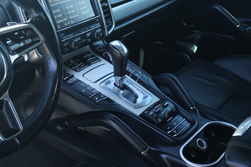 2015 Porsche Cayenne Turbo photo 39
