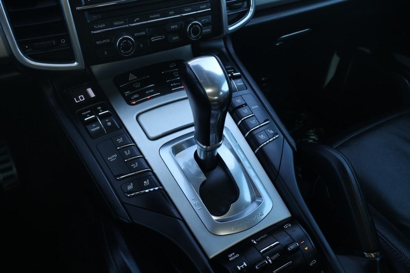 2015 Porsche Cayenne Turbo photo 40