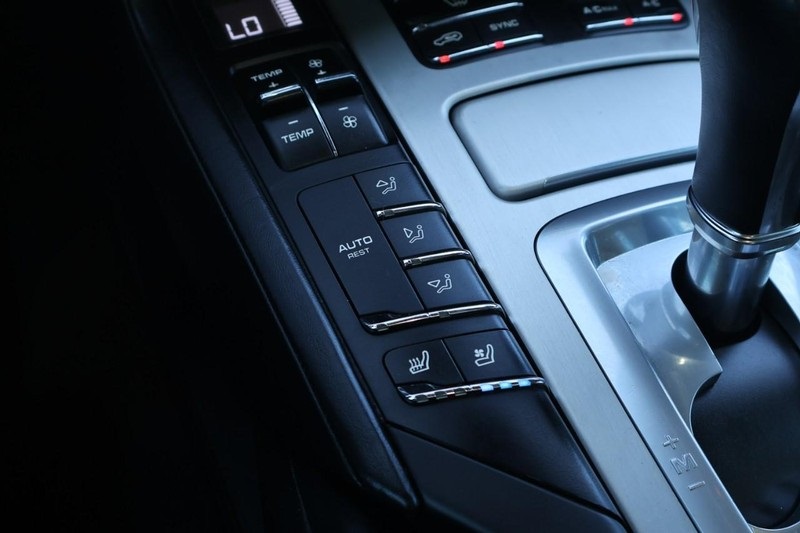 2015 Porsche Cayenne Turbo photo 42