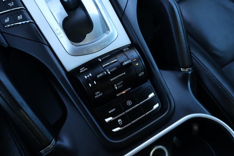 2015 Porsche Cayenne Turbo photo 43