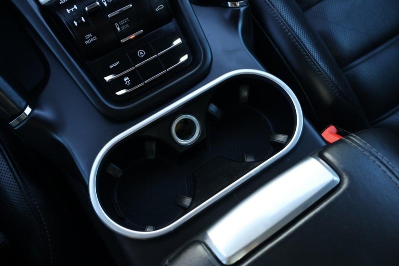2015 Porsche Cayenne Turbo photo 44