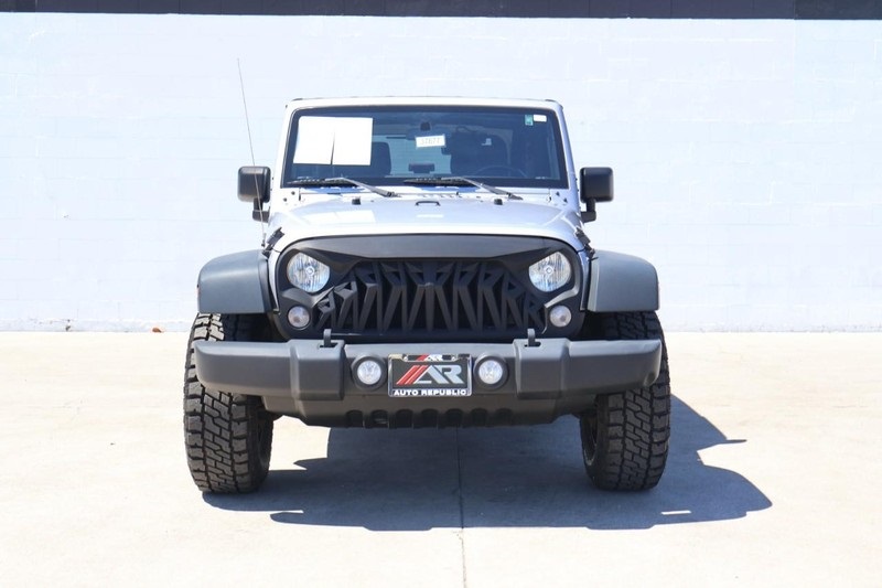 2018 Jeep Wrangler Sport S photo 2