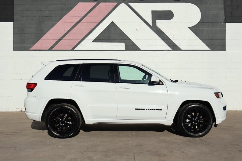 2021 Jeep Grand Cherokee Laredo X photo 4