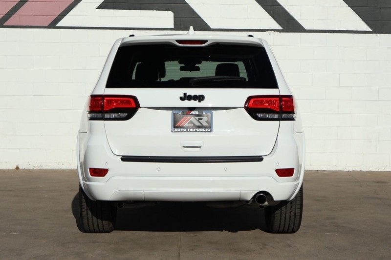 2021 Jeep Grand Cherokee Laredo X photo 6
