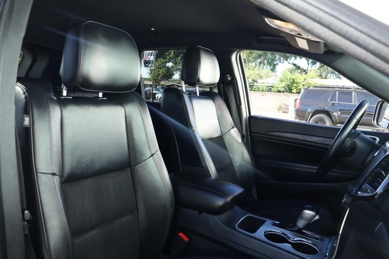 2021 Jeep Grand Cherokee Laredo X photo 23