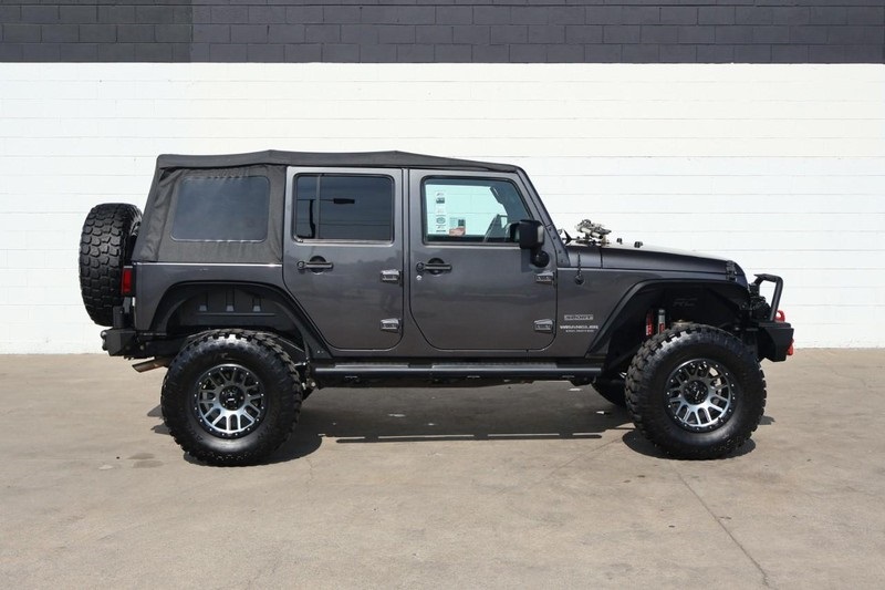 2017 Jeep Wrangler Unlimited Sport photo 4