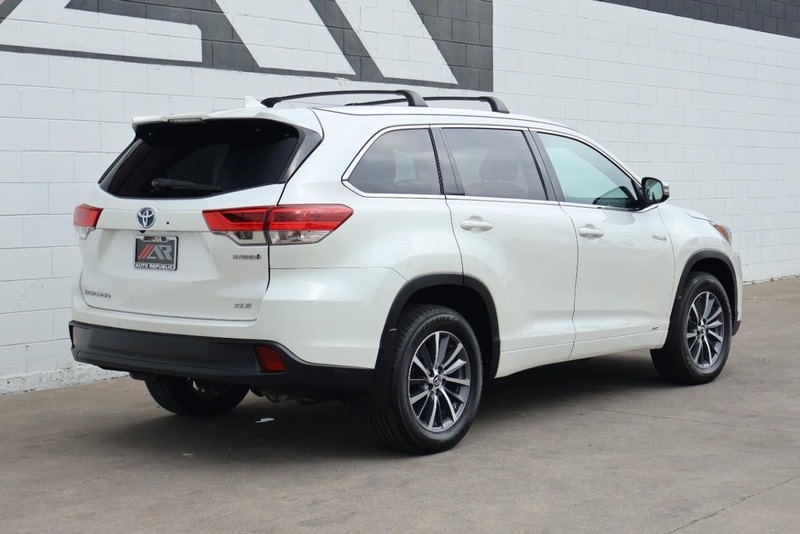 2017 Toyota Highlander Hybrid XLE photo 4