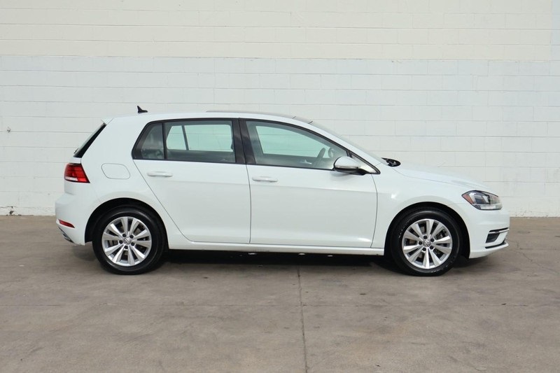 2020 Volkswagen Golf TSI photo 4