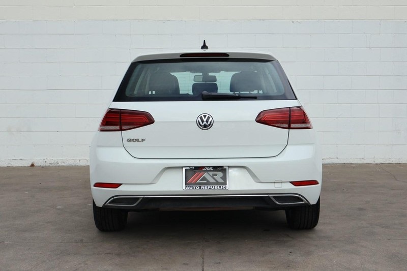2020 Volkswagen Golf TSI photo 6
