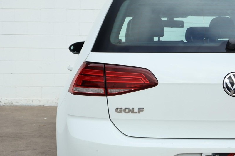 2020 Volkswagen Golf TSI photo 7