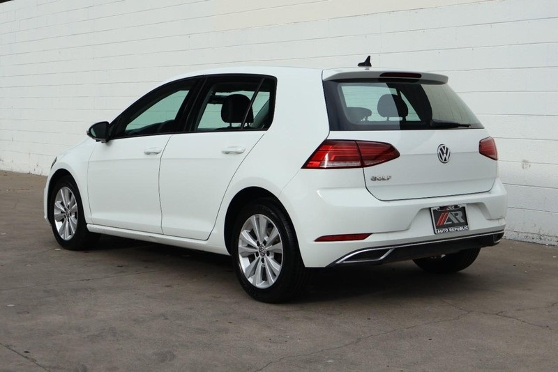 2020 Volkswagen Golf TSI photo 9