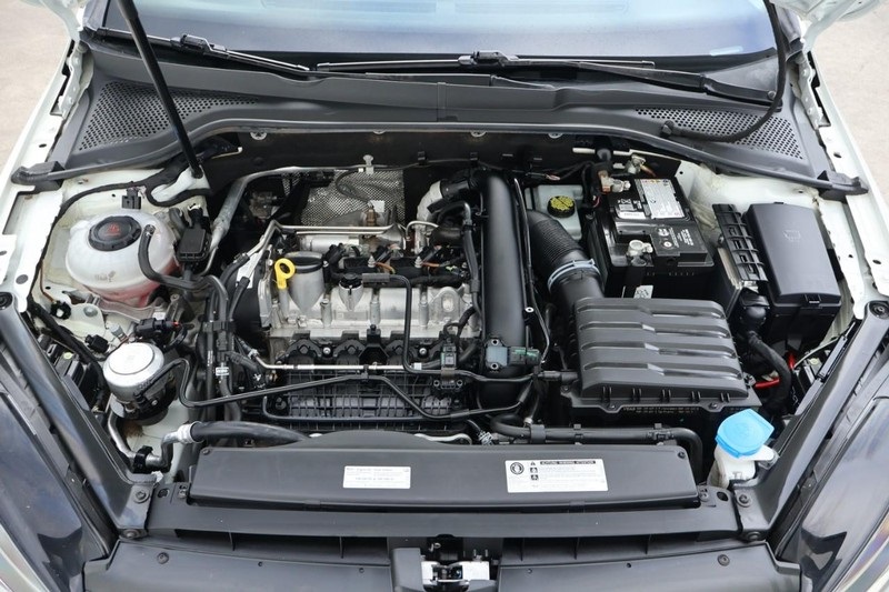 2020 Volkswagen Golf TSI photo 13