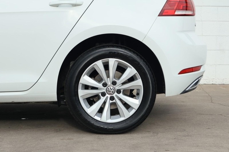2020 Volkswagen Golf TSI photo 14