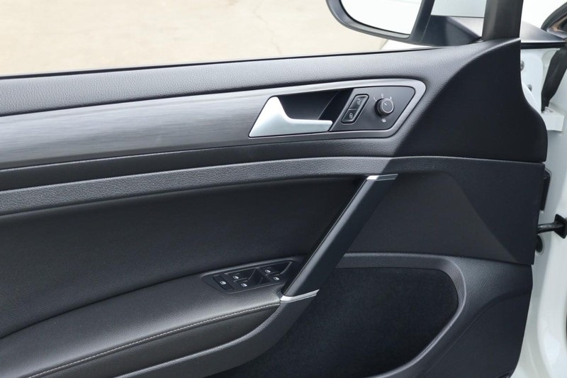 2020 Volkswagen Golf TSI photo 15