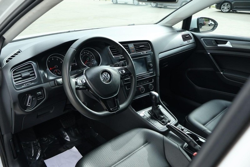 2020 Volkswagen Golf TSI photo 16
