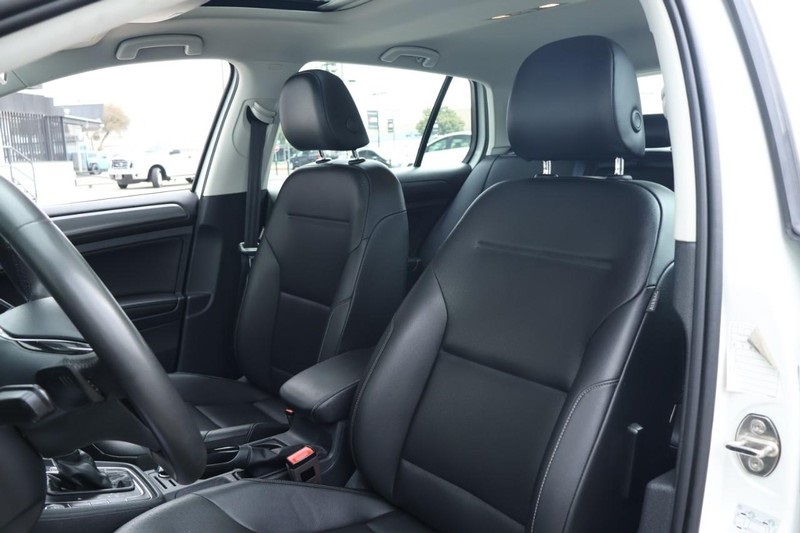 2020 Volkswagen Golf TSI photo 18
