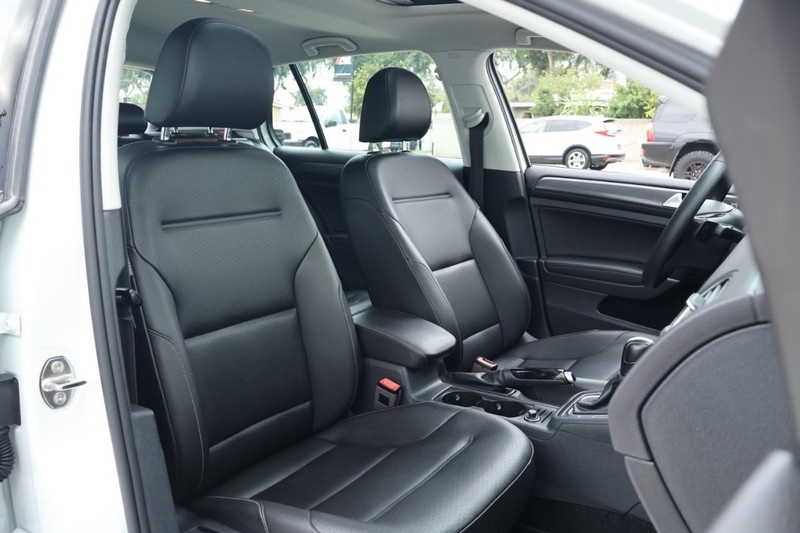 2020 Volkswagen Golf TSI photo 22