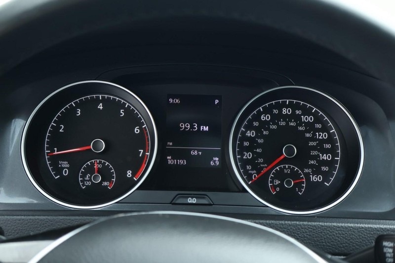 2020 Volkswagen Golf TSI photo 25