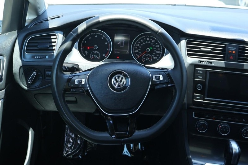 2020 Volkswagen Golf TSI photo 26