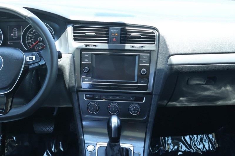 2020 Volkswagen Golf TSI photo 29