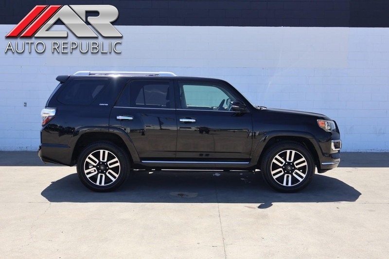 2017 Toyota 4Runner Limited photo 4