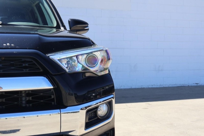 2017 Toyota 4Runner Limited photo 3