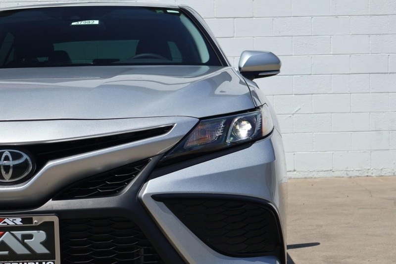 2023 Toyota Camry SE photo 2