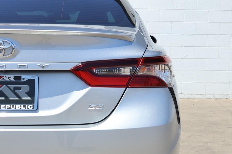 2023 Toyota Camry SE photo 6