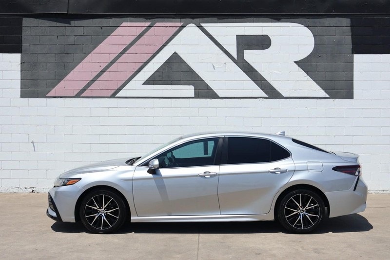 2023 Toyota Camry SE photo 8