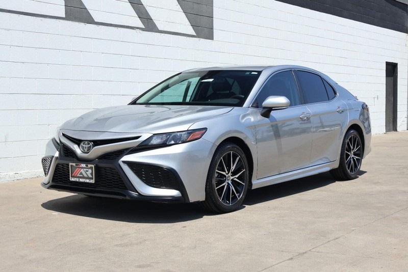 2023 Toyota Camry SE photo 9