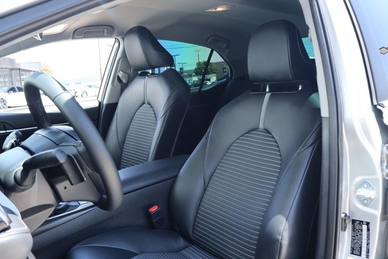 2023 Toyota Camry SE photo 16