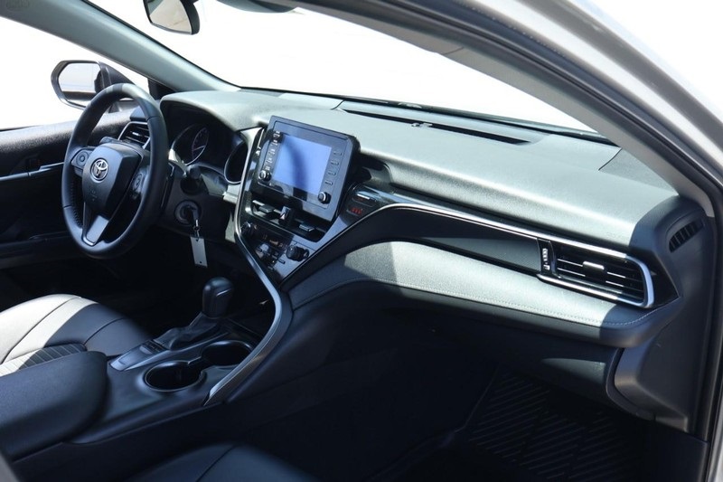 2023 Toyota Camry SE photo 18