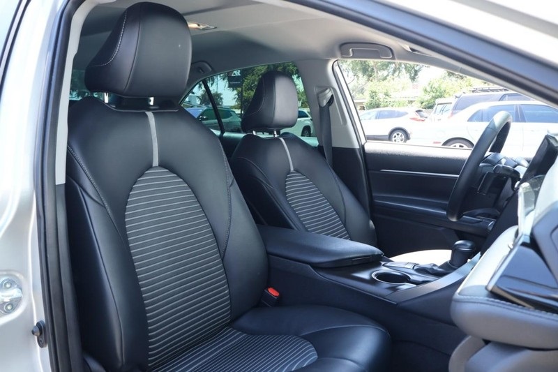 2023 Toyota Camry SE photo 19