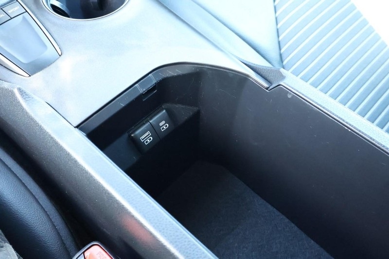 2023 Toyota Camry SE photo 32