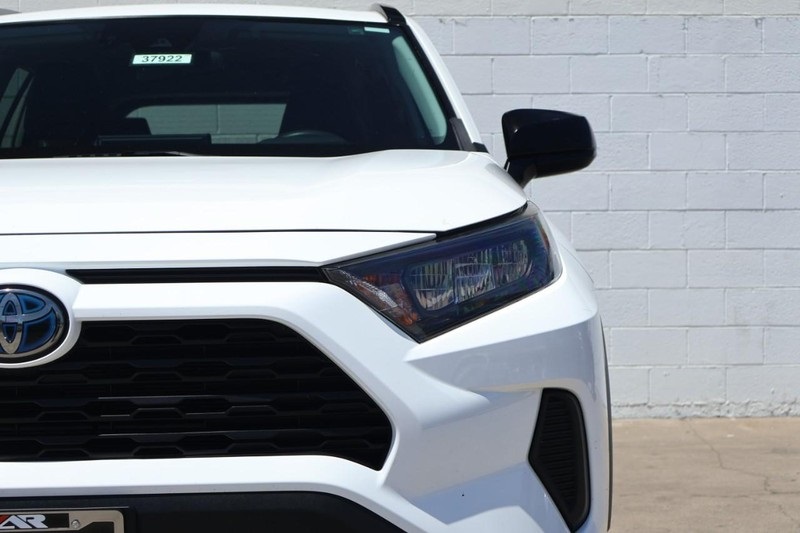 2020 Toyota RAV4 Hybrid LE photo 2