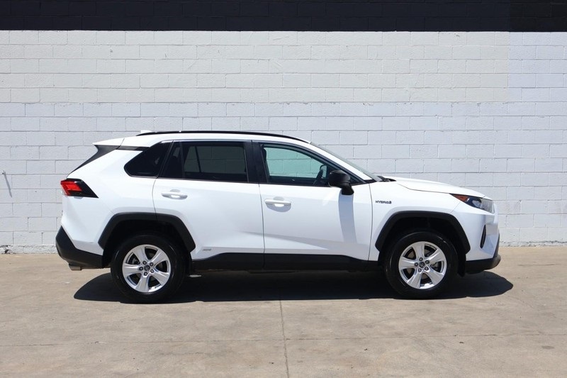 2020 Toyota RAV4 Hybrid LE photo 3