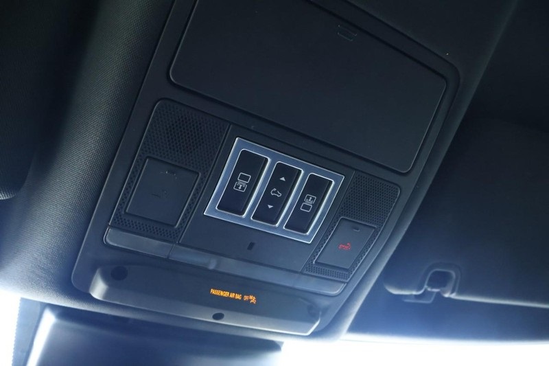 2019 Land Rover Discovery SE photo 2