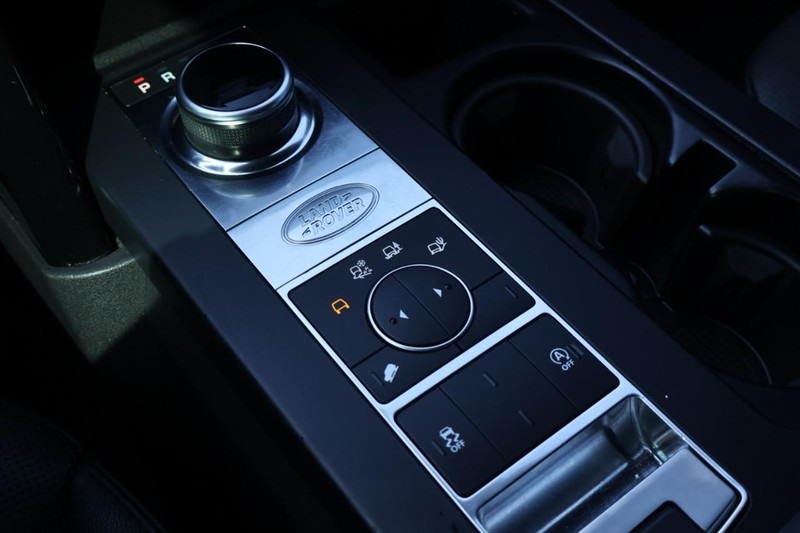 2019 Land Rover Discovery SE photo 3