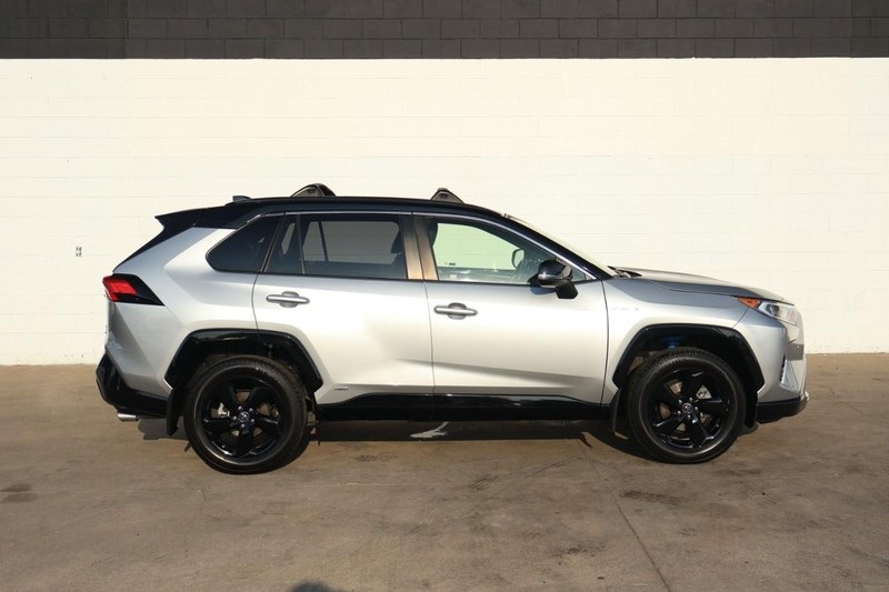 2019 Toyota RAV4 Hybrid XSE photo 3